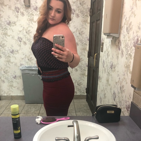 Ruched burgundy pencil skirt - Picture 3 of 3